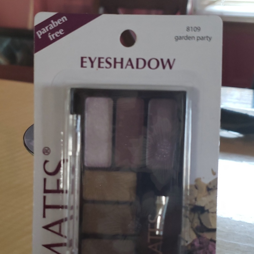 EYESHADOW - Picture 3 of 4